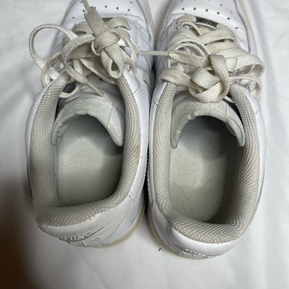 Air Force 1s size 7.5 gently worn. - Picture 4 of 12